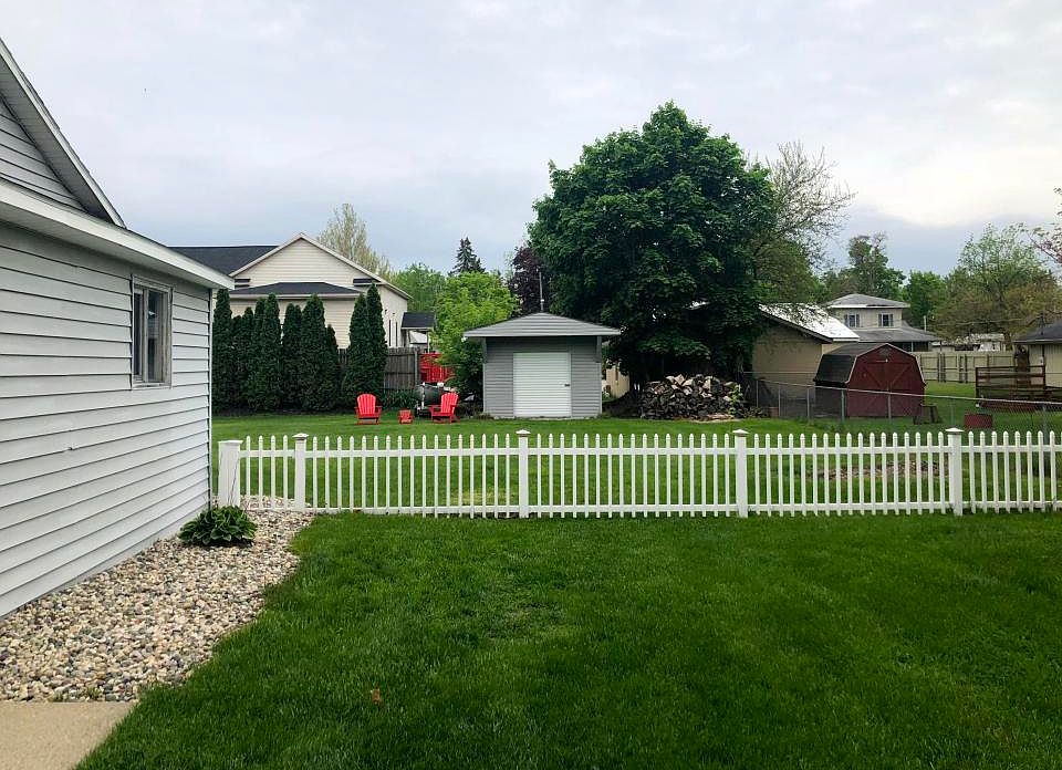 121 N Jackson St, Lowell, MI 49331 Zillow