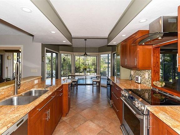 5th image of 823 Harrowood Ct