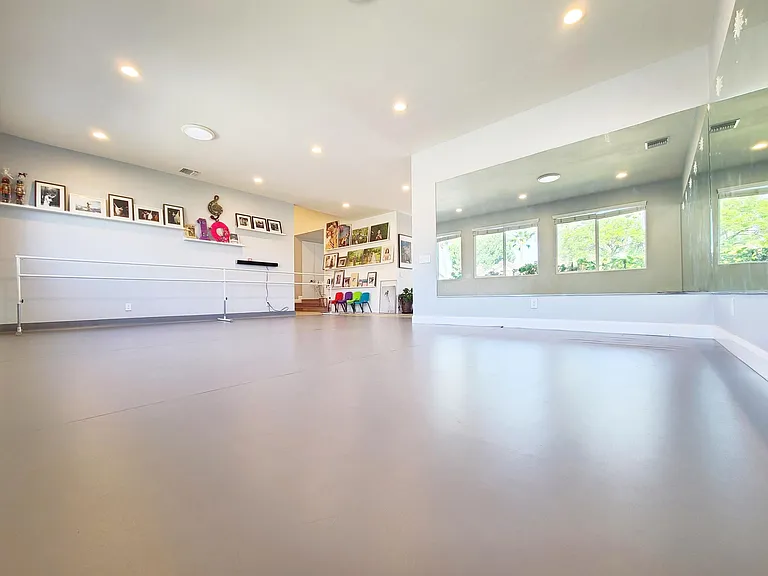 19044 Summit Ridge Dr — Photo 27