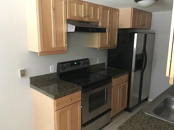 3rd image of 969 S Pearl St APT 102
