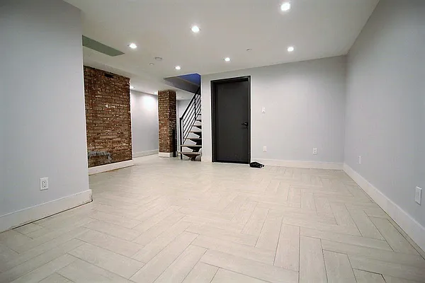 Rented by EXR | media 16