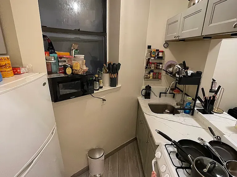 415 E 90th St #1B — Photo 2