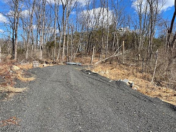 3rd image of 83 Creek Rd