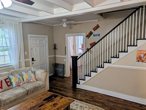 2nd image of 1020 Duke St