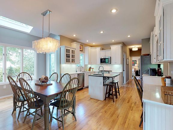 Eat-in Kitchen