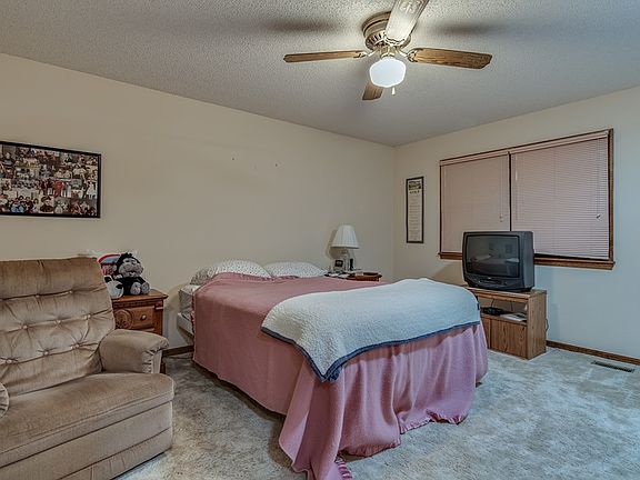 3rd image of 5 Binham Ln