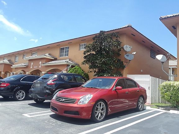 3rd image of 2527 W 76th St APT 205