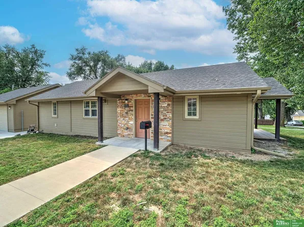 6704 S 13th St, Omaha, NE 68107