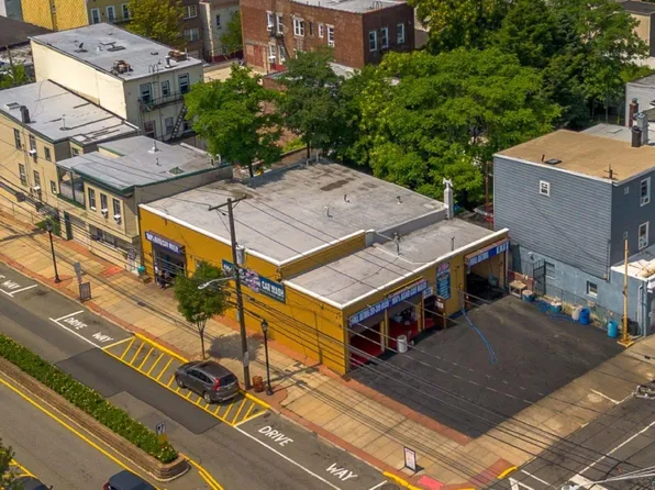 709 Central Avenue image 1 of 13