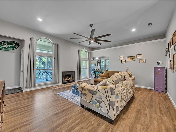 5th image of 7937 Hunters Glen Dr
