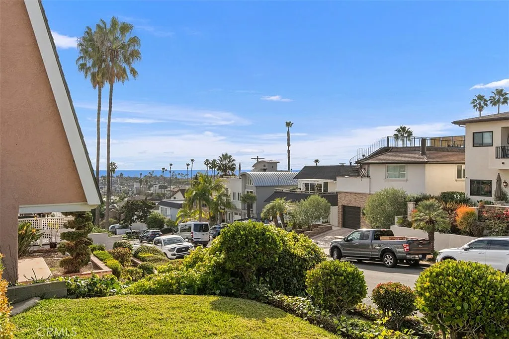 2 bed, 1.5 bath, 900 sqft, $4,500 — Photo 4