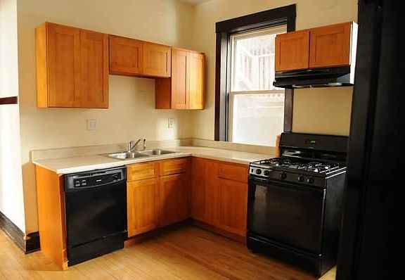 3rd image of 4316 N Damen Ave #1
