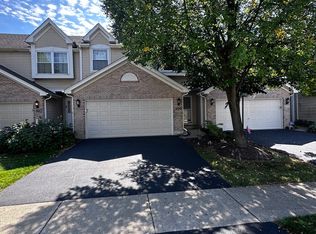 990 Viewpoint Dr, Lake In The Hills, IL 60156