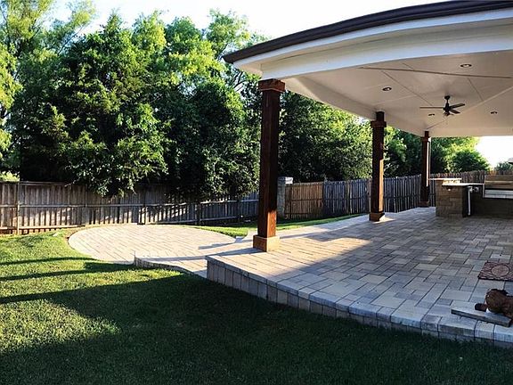 5th image of 8828 Holliday Ln