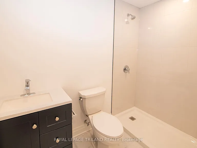 425 Dundas St #201 — Photo 14
