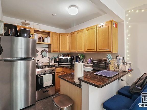 2nd image of 346 22nd St APT 3R