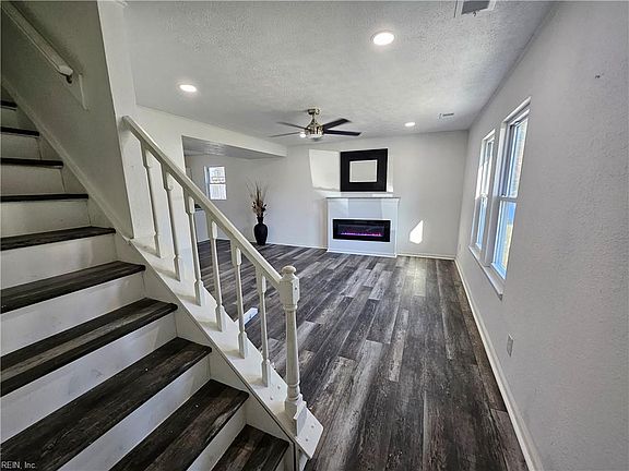 2nd image of 937 Chatsworth Dr