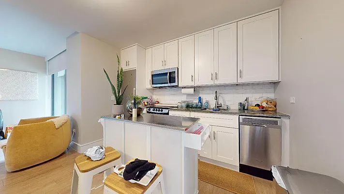 Rented by Bond New York | media 32