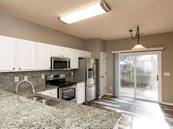 3rd image of 301 Mannington Dr