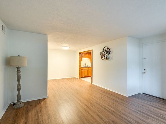 4th image of 216 Moore Rd