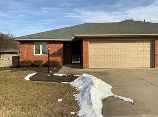 830 Berkshire Dr, Greenville, OH 45331