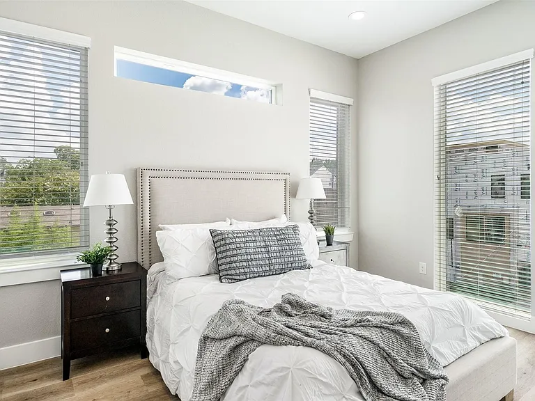 2030 N Prairie Ave #105 — Photo 4