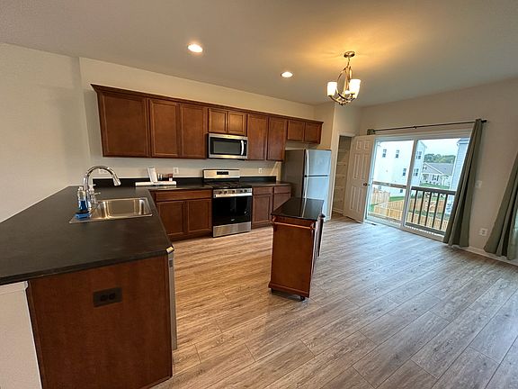 5th image of 500 Parkland Dr