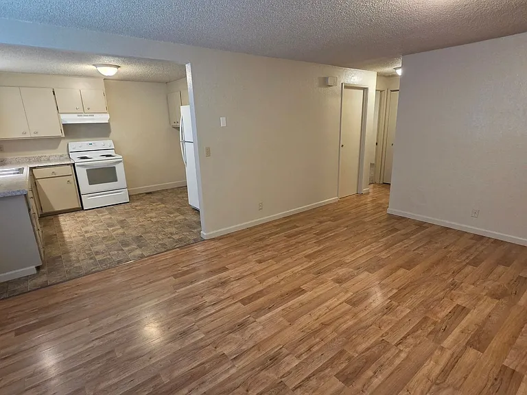 546-548 S Ivy St — Photo 10