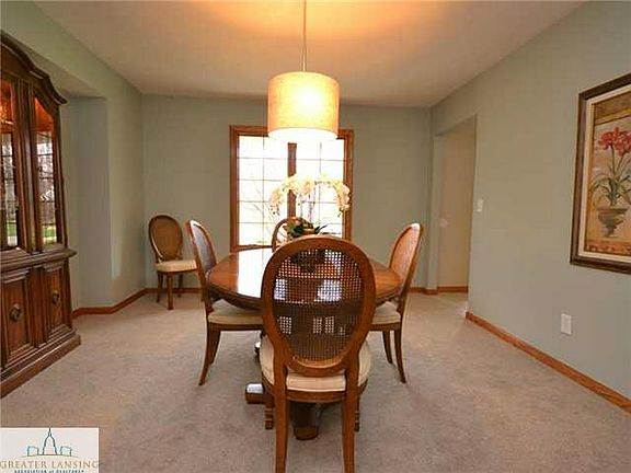 5th image of 2422 White Pine Dr