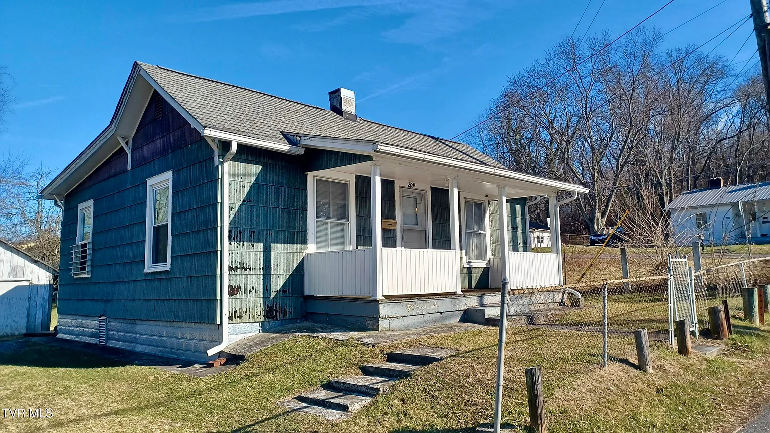 209 Madison St photo 1