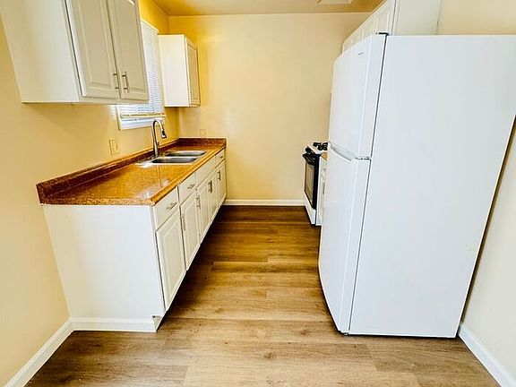 5th image of 14758 Blythe St #2