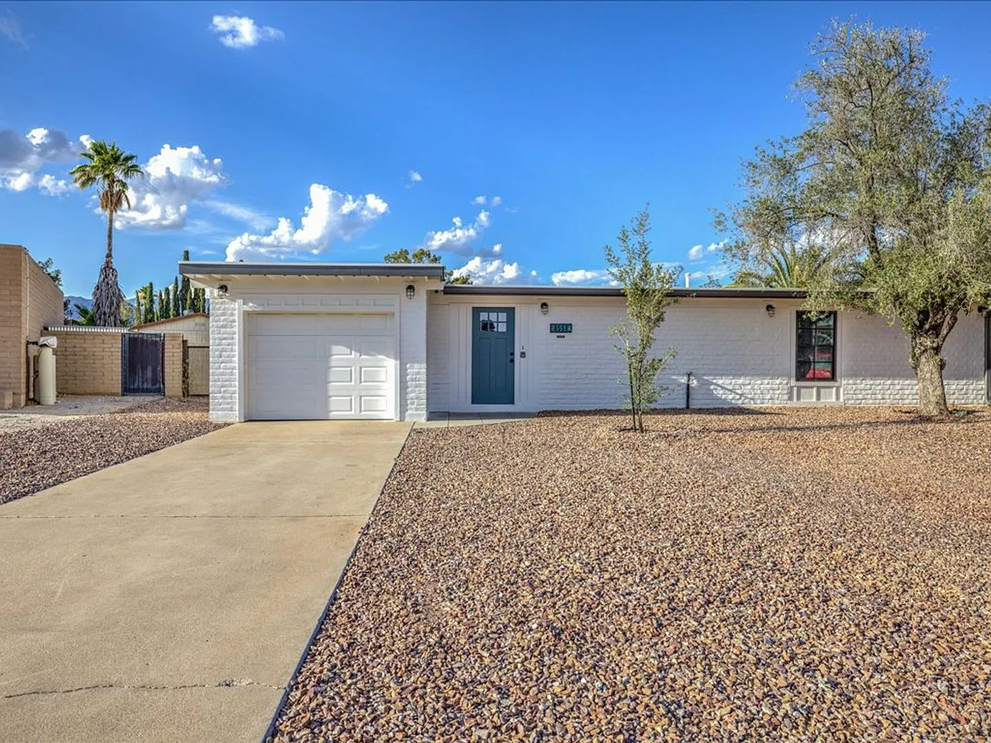 3 Bedroom 2 Bathroom — Photo 1