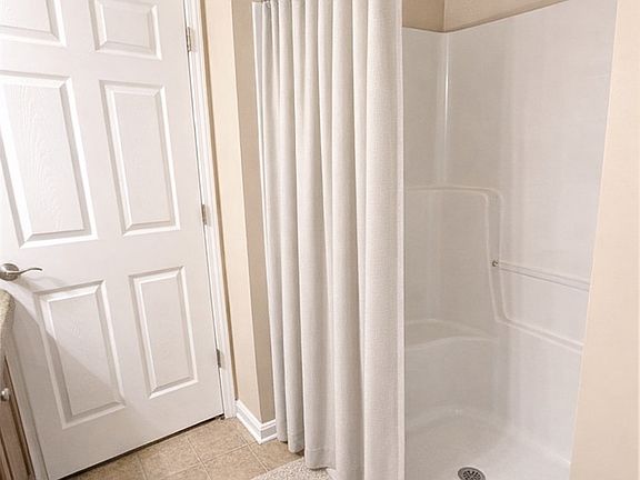 5th image of 11310 Breeze Cir #204