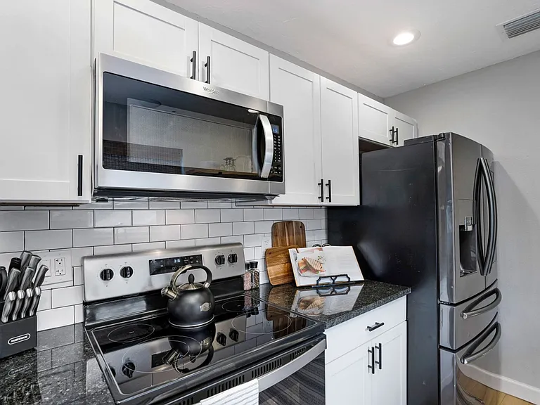 4705 Hollingsworth Ave — Photo 43