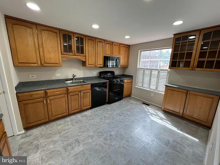 15705 Anamosa Dr — Photo 7