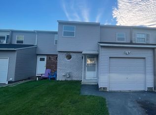 8030A Marlin Dr, Clay, NY 13041