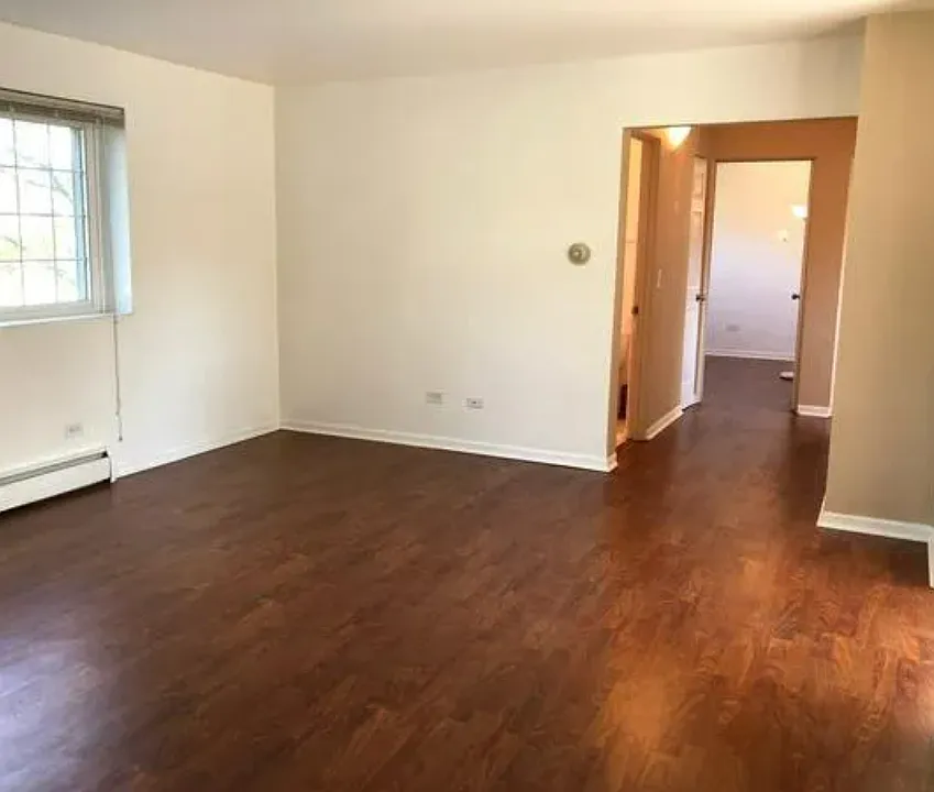 Hallway entrance to bathroom and bedrooms.