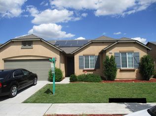 886 Legend Dr, Lemoore, CA 93245