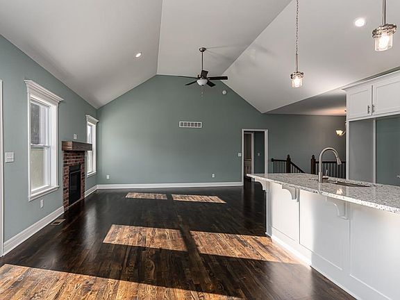 5th image of 635 Oakwood Ln