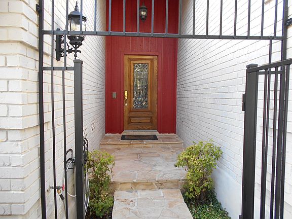 4th image of 13758 Bluff Villas Ct