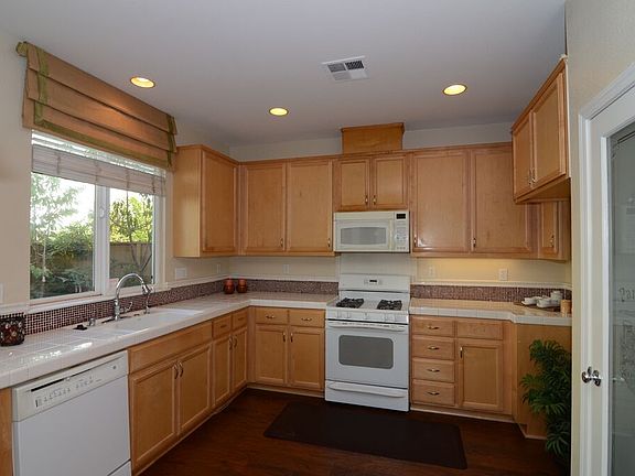 5th image of 2031 Doxey Pl