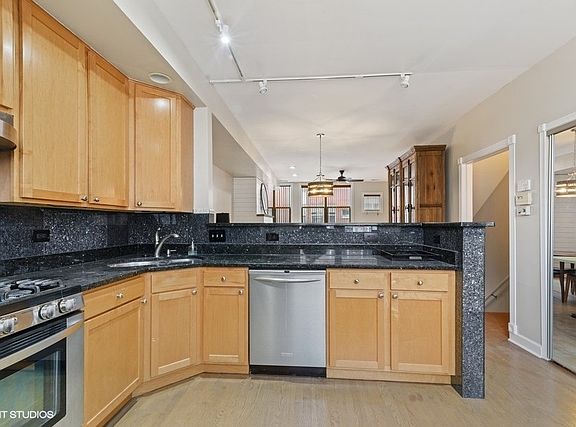5th image of 6957 N Western Ave Unit G