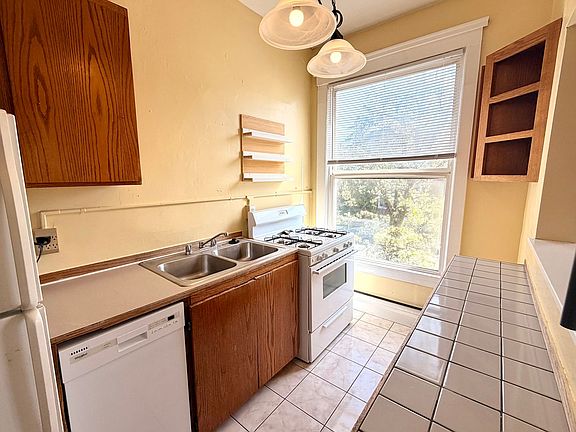 4th image of 1303 Division Ave APT 10