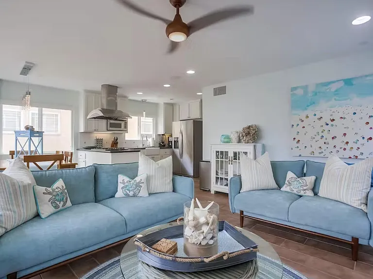 817 Ostend Ct — Photo 2