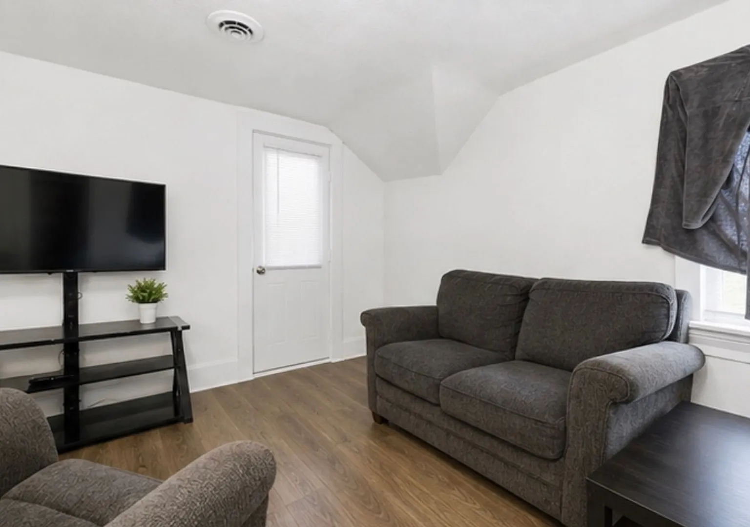 321 E Washington St — Photo 4