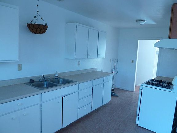 2nd image of 575 Yreka Dr