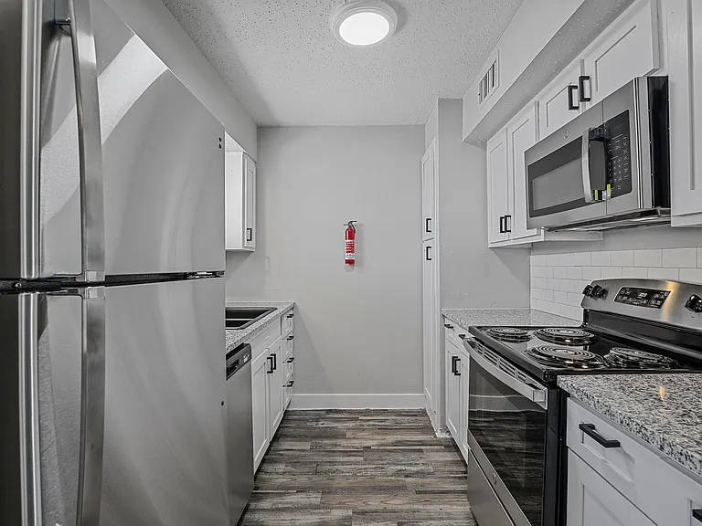 The Flats on Handley — Photo 13