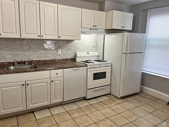 5th image of 9 Roosevelt Ave APT 3