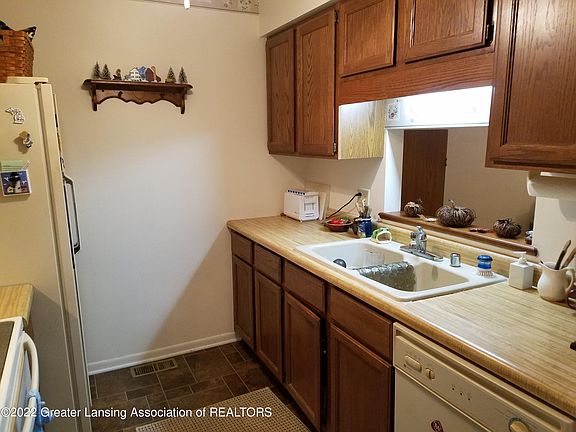 3rd image of 7211 Creekside Dr