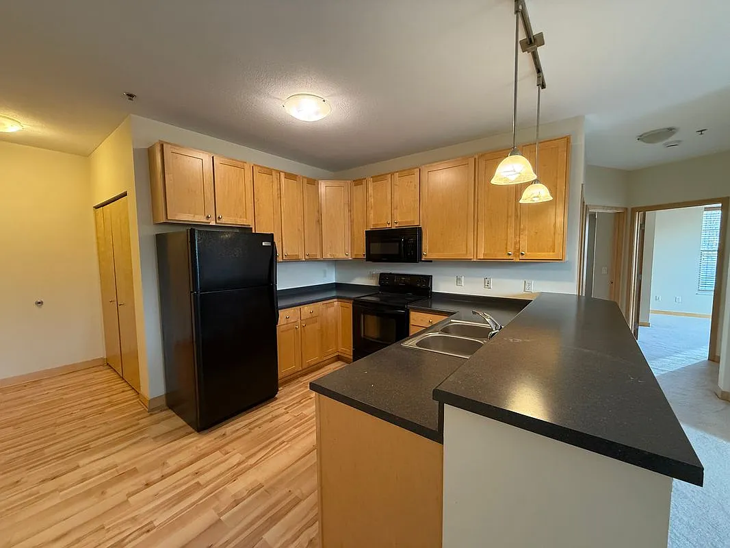 2 bed, 2.0 bath, 828 sqft, $2,000 — Photo 4